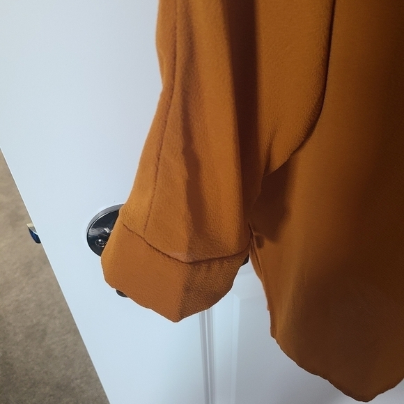 ARTIZAN BY ROBIN BARRE V Neck 3/4 Sleeve Flowy Camel Color Blouse Size Small - Picture 3 of 5